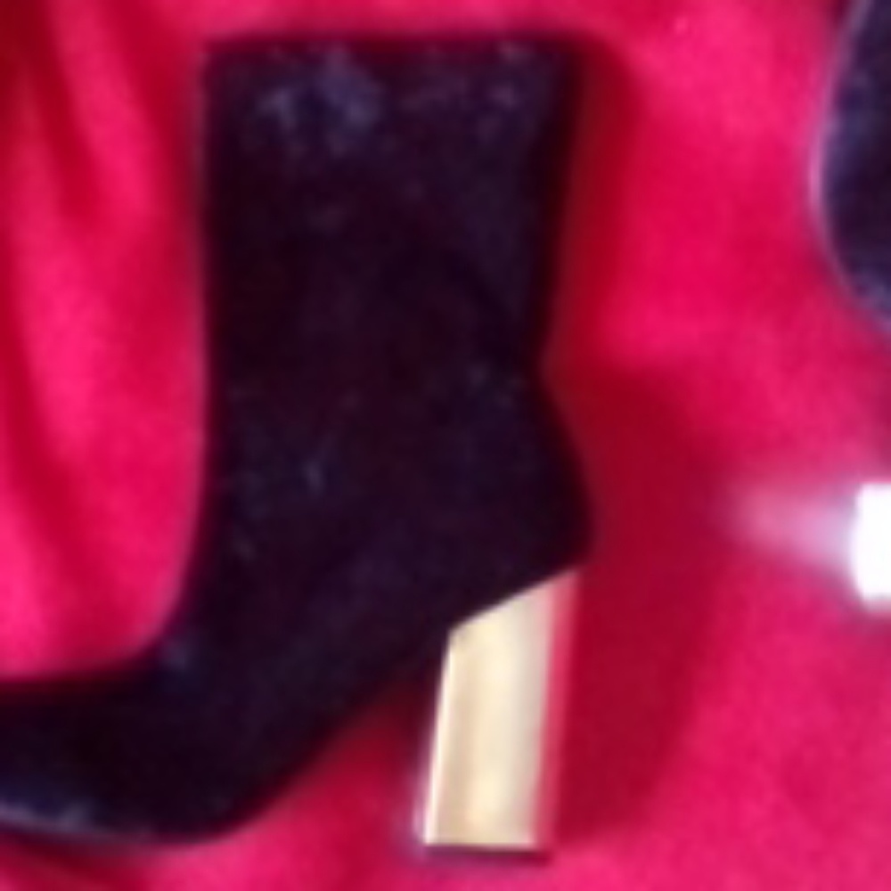 NWOT BLACK BOOTS. SZ.8